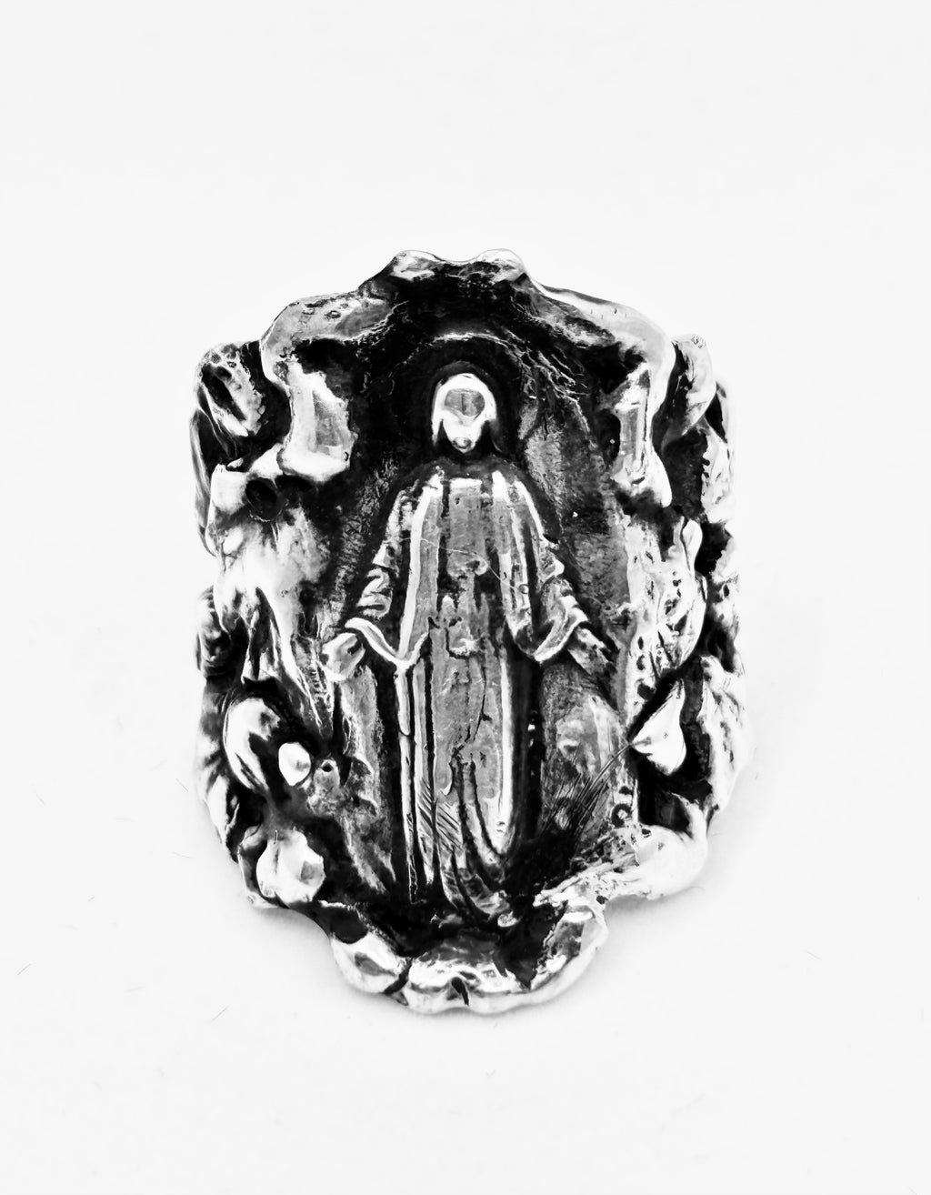 Silver religious with  icon of 
Jesus ring with ornate background